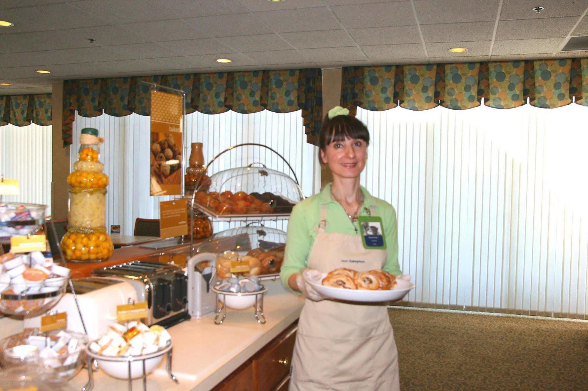 Hampton Inn Chicago-Gurnee Restaurant photo